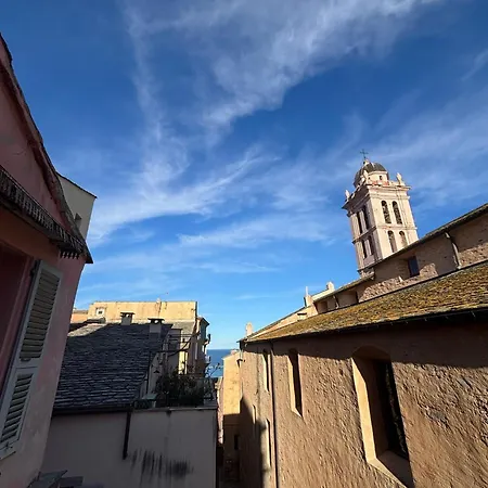 アパート Vittoria Homes / Julia *